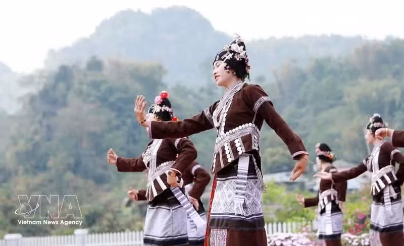 Costume traditionnel de l’ethnie Lu dans la province de Lai Châu. Photo : VNA. 
