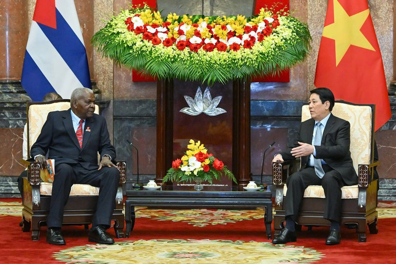Esteban Lazo Hernandez, président de l’Assemblée nationale de Cuba (à gauche) et le président vietnamien Luong Cuong. Photo : NDEL 
