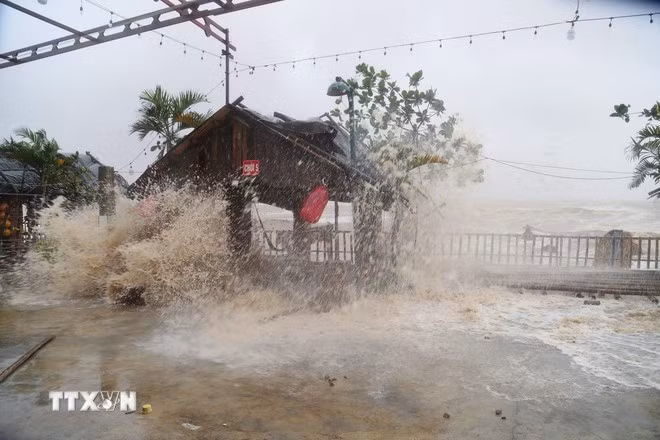 Vagues de la mer dans la commune d'An Chau, province de Nghe An. Photo: VNA