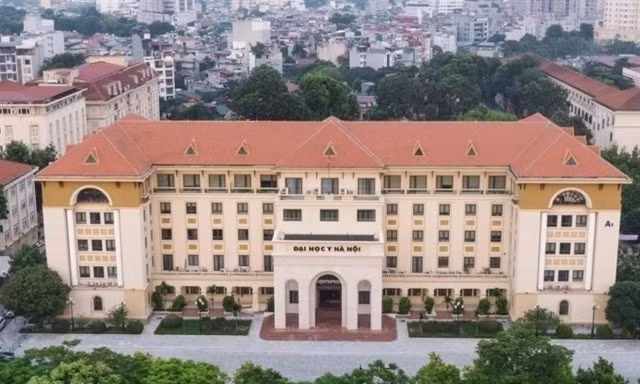 Un bâtiment du campus de l'Université de médecine de Hanoï, qui a enregistré la plus forte progression parmi les établissements vietnamiens dans le dernier classement mondial des universités CWUR, gagnant 44 places pour se hisser au 1 835e rang mondial. Photo courtoisie de l'université. 
