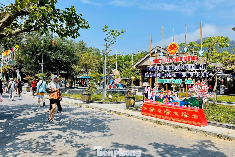 Pour ce scrutin, la commune insulaire de Tan Hiep compte trois bureaux de vote, installés dans les maisons culturelles des villages Bai Huong, Bai Lang et Bai Ong.