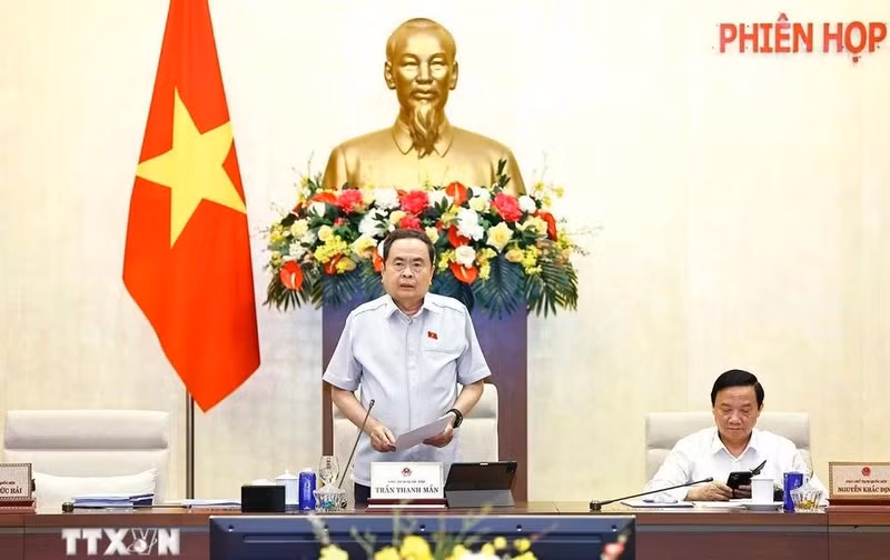 Le président de l’Assemblée nationale, Tran Thanh Man, s'exprime lors de la réunion. Photo: VNA 