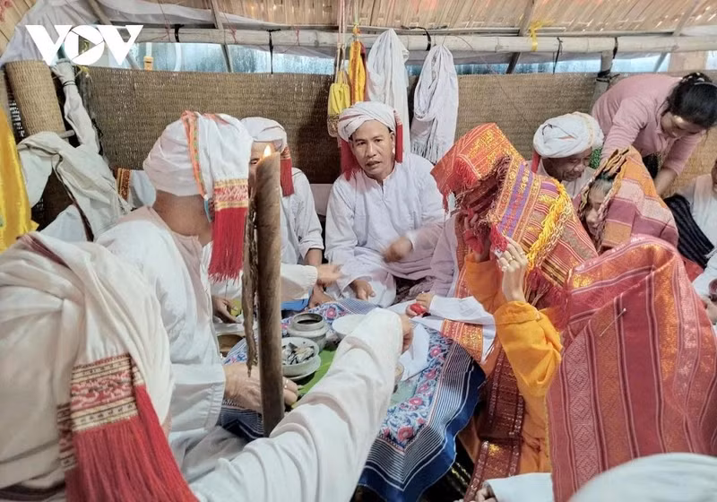 Réalisation du rituel pour les jeunes filles.