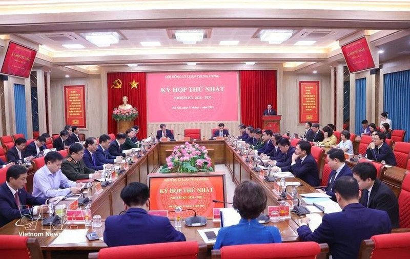 Vue de la première réunion du Conseil central de la théorie, à Hanoi, le 17 mars Photo : VNA. 