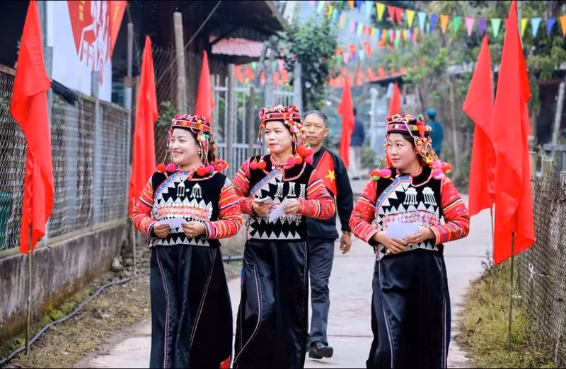 La commune de Sin Thau attire depuis plusieurs années les visiteurs grâce à ses paysages montagneux et à la richesse de son patrimoine culturel.