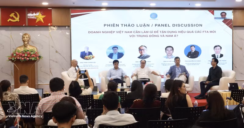 Panorama du séminaire intitulé « Opportunités et solutions pour promouvoir les exportations des secteurs clés vers les marchés du Moyen-Orient et de l’Asie du Sud dans le contexte des nouveaux ALE », organisé le 12 juin à Hô Chi Minh-Ville. Photo : VNA 