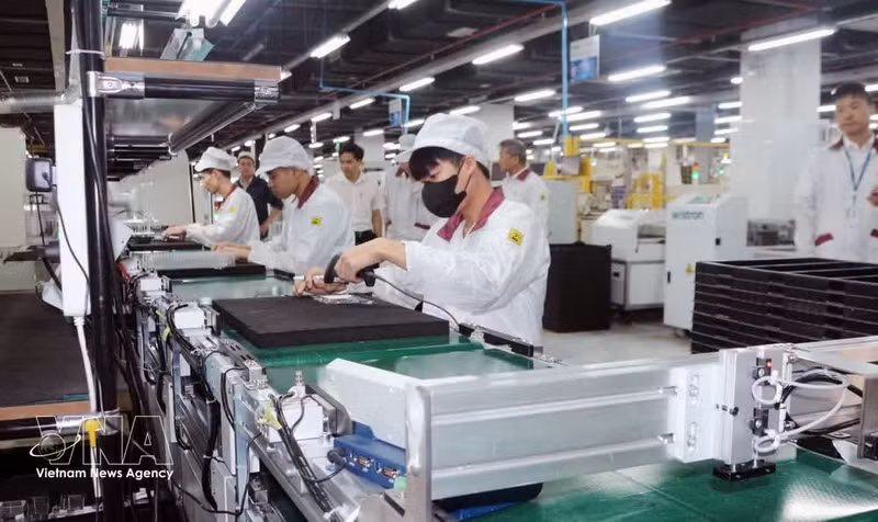 L’activité manufacturière a nettement rebondi en mai, avec un Indice des Directeurs d'Achat (PMI) atteignant 52,8 points. Photo: VNA