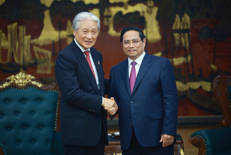 Le Premier ministre Pham Minh Chinh (à droite) reçoit à Hanoï Fukuda Tomikazu, gouverneur de la préfecture de Tochigi (Japon), Photo : VNA. 