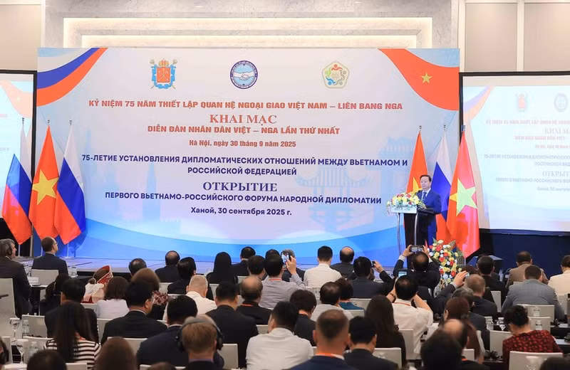 Ouverture du premier Forum populaire Vietnam-Russie à Hanoï. Photo : VNA. 