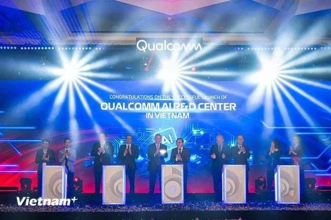 Le fabricant de puces électroniques américain Qualcomm inaugure officiellement un nouveau centre de R&D IA au Vietnam. Photo : VietnamPlus. 