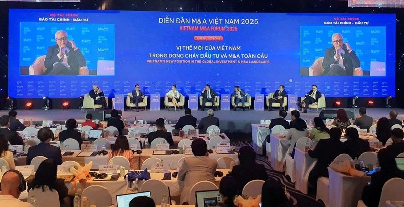 Des délégués échangent lors du forum. Photo : Comité d'organisation.