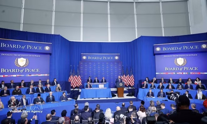 Panorama de la réunion inaugurale du Conseil de la paix. Photo : VNA.