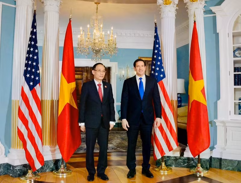 Le ministre des Affaires étrangères du Vietnam Le Hoai Trung et le secrétaire d'État américain Marco Rubio (droite). Photo: ministère des Affaires étrangères 