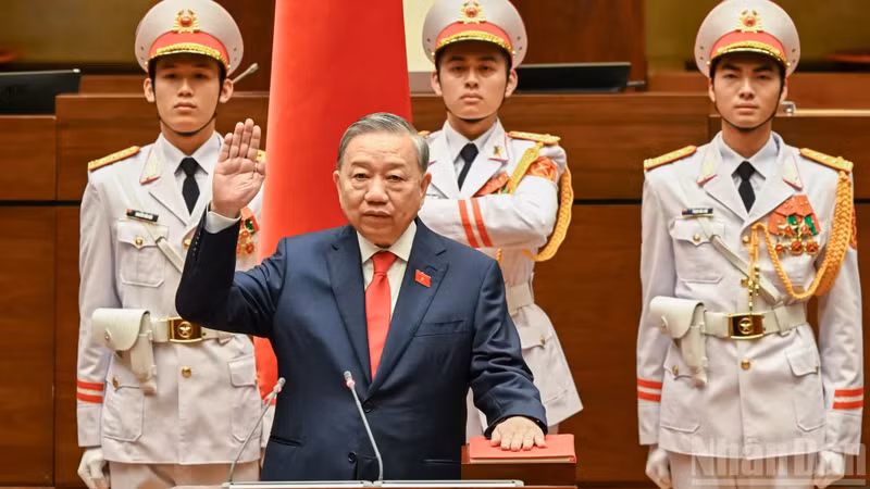 Le président de la République socialiste du Vietnam, To Lam, prête serment. Photo : VNA. 