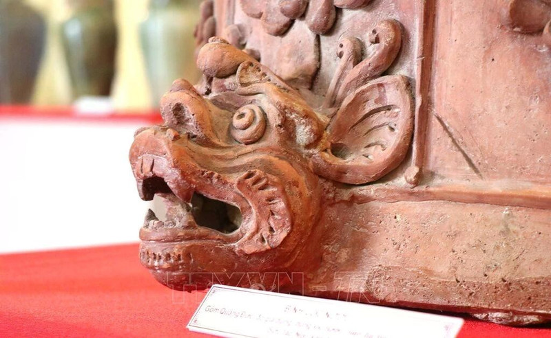 Motifs sur une céramique ancienne de Quang Duc. Photo : VNA. 