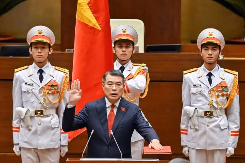Le Premier ministre Le Minh Hung prête serment. Photo : NDEL. 