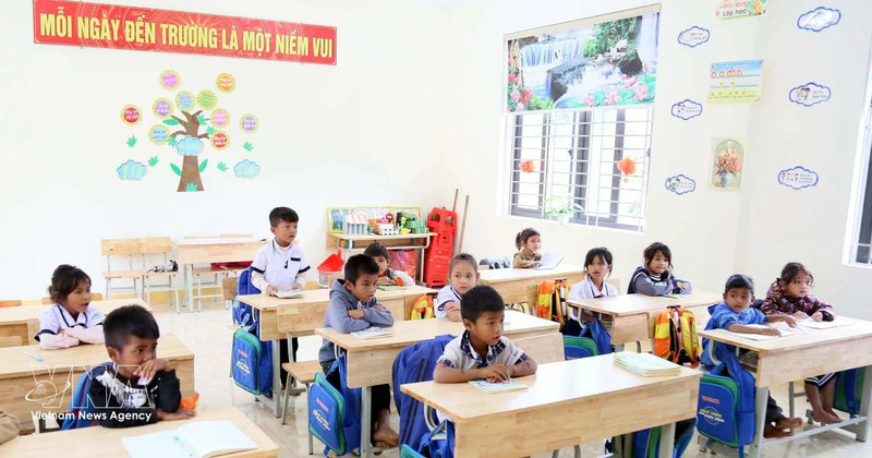 Des élèves de l'école K Ai dans la province de Quang Tri. Photo : VNA. 