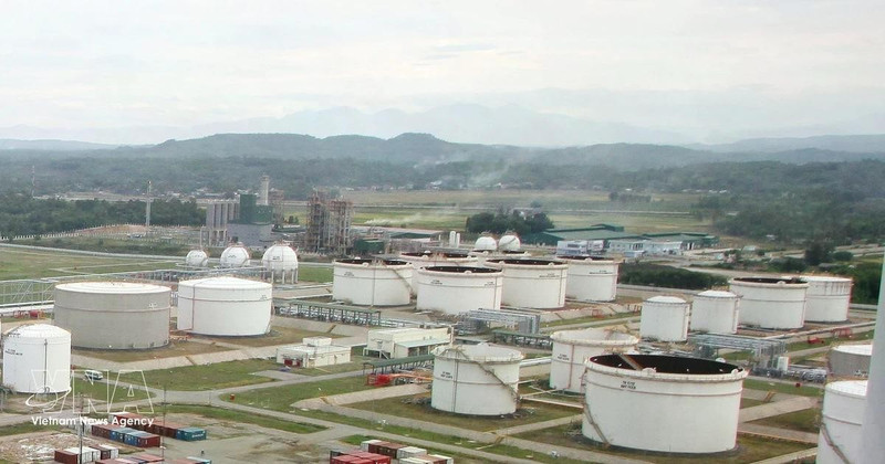 D’ici la fin mars, la raffinerie de Dung Quât devrait recevoir de l’éthanol carburant de Central Biofuels JSC (BSR-BF) pour son incorporation dans l’essence E10 RON95, ce qui augmentera encore la production nationale. Photo : VNA. 