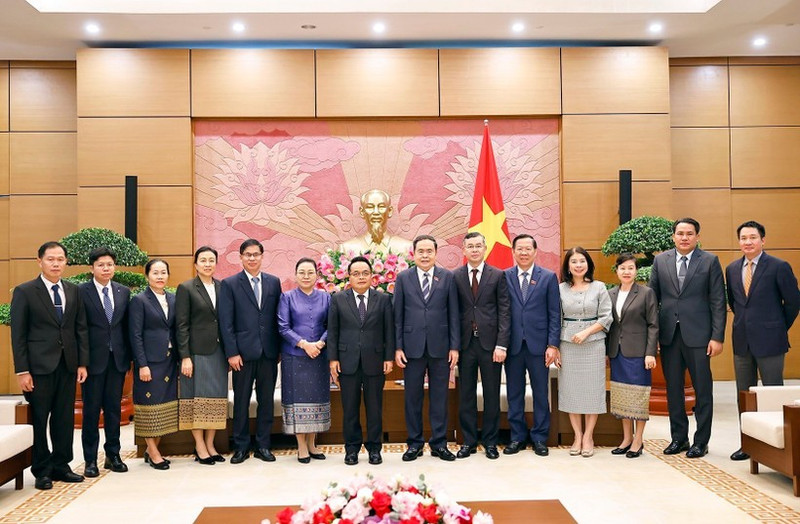Le président de l’Assemblée nationale reçoit le président de l’Audit d’État du Laos. Photo: VNA 