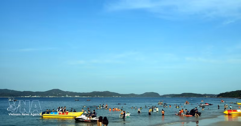 Les plages de Co To attirent de nombreux touristes. Photo : VNA. 