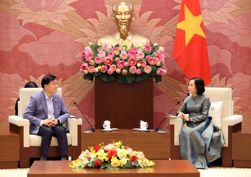 La vice-présidente de l’Assemblée nationale, Nguyen Thi Thanh et le professeur Kim Hak-Min, lors de la rencontre à Hanoï. Photo : VNA. 