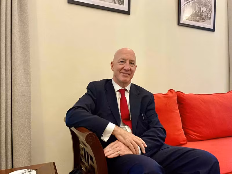 L'ancien ambassadeur britannique au Vietnam, Mark Kent.