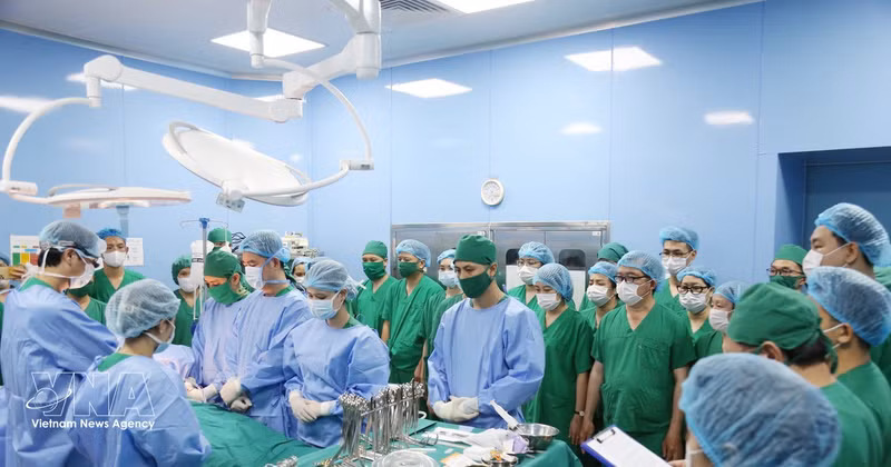 Le prélèvement multi-organes réussi à l’Hôpital de Bai Chay permet de sauver cinq patients. Photo : VNA. 