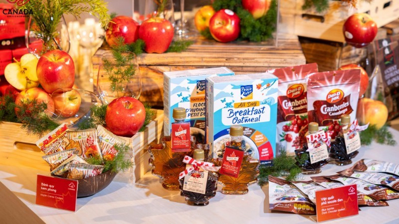Les produits emblématiques du Canada ont été présentés lors de l’événement. Photo : Ambassade du Canada au Vietnam.