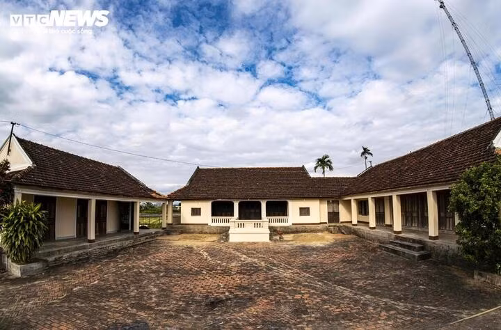 Aujourd’hui, Thuan Nghia compte encore plus d’une dizaine de maisons centenaires, dont certaines dépassent les 300 ans.