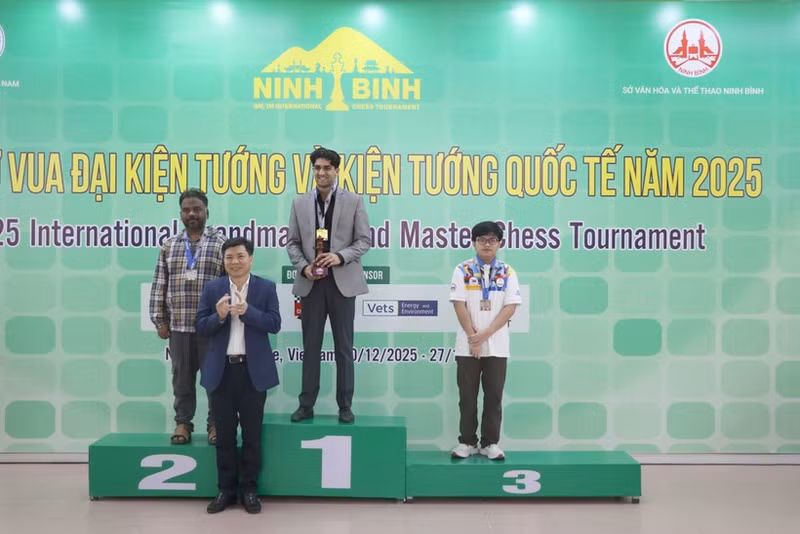 Dans la catégorie des Grands Maîtres, l’Américain Vidyarthi Vyom a remporté la médaille d’or, suivi de l’Indien Ravi Teja S., médaillé d’argent, et du Philippin Quizon Daniel, médaillé de bronze. Photo : VNA. 
