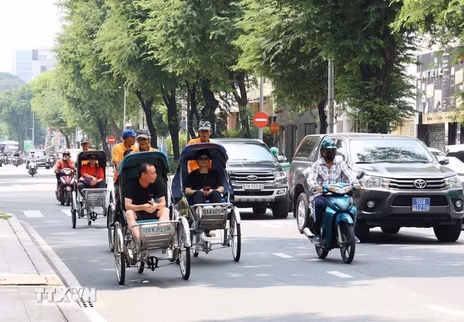 Les touristes à Ho Chi Minh-Ville. Photo: VNA