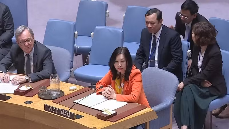 La vice-ministre vietnamienne des Affaires étrangères, Le Thi Thu Hang, au débat public de haut niveau du Conseil de sécurité des Nations unies sur la sécurité maritime, tenu le 27 avril (heure de New York). Photo : VGP. 