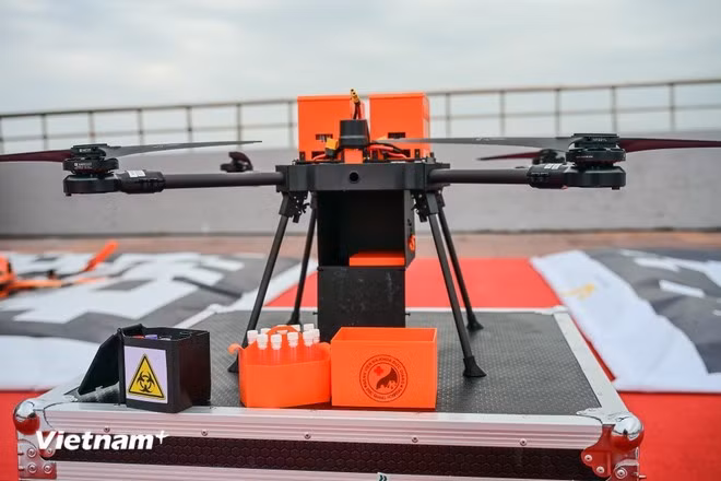Le drone dispose d’une vitesse de croisière maximale de 60 km/h, d’un rayon d’action de 15 km. Photo: VNA.