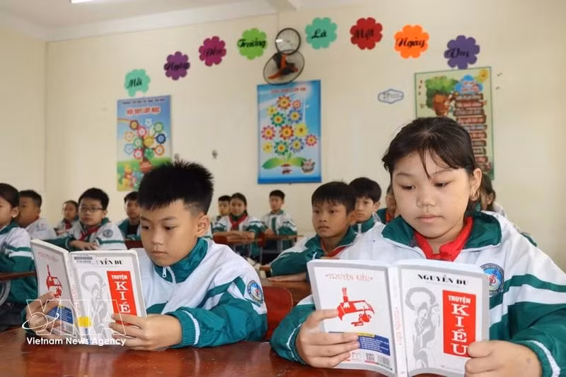 Élèves de l'école primaire de Tien Dien à Ha Tinh. Photo : VNA.