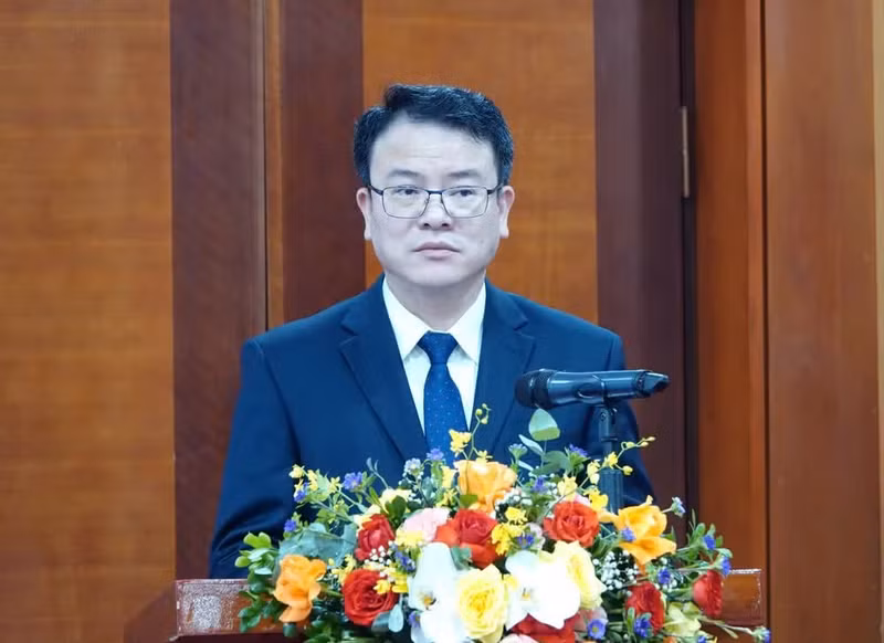 Le vice-ministre des Finances s'exprime lors de la cérémonie. Photo: thoibaonganhang.vn