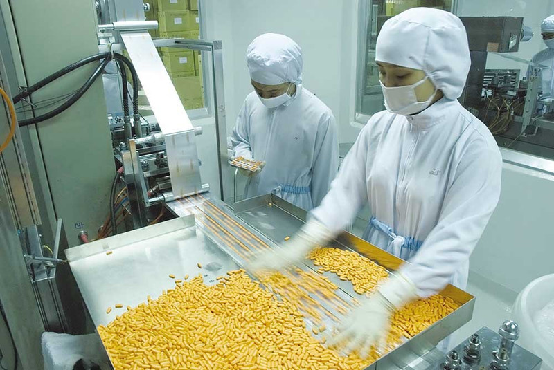 Le secteur de la santé et de la pharmacie suscite un vif intérêt de la part des investisseurs étrangers. Ci-dessus : production pharmaceutique dans les installations de Traphaco.