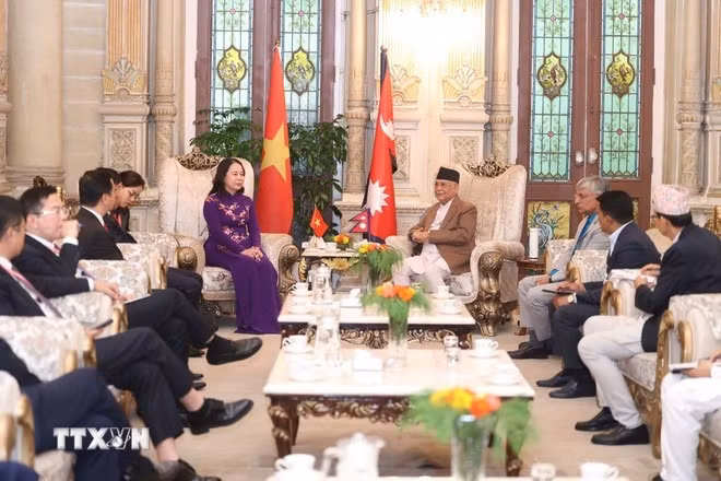 La vice-présidente Vo Thi Anh Xuan et le Premier ministre Khadga Prasad Sharma Oli. Photo : VNA.