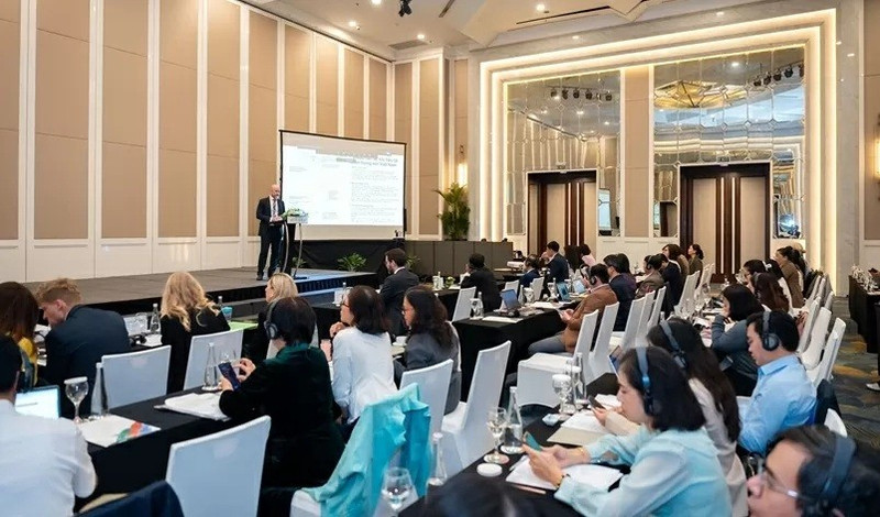 Vue d’ensemble de la cérémonie de lancement du Programme de Transformation Durable, d’Adaptation au Climat et des Océans (COAST). Photo : Ambassade du Royaume‑Uni à Hanoï.