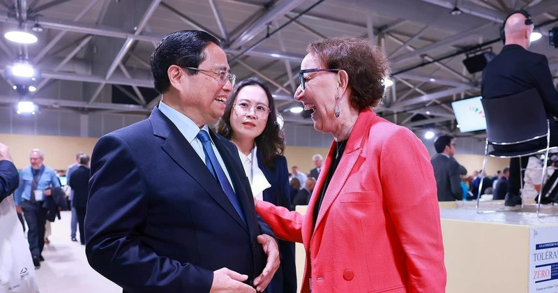 Le Premier ministre Pham Minh Chinh et Rebeca Grynspan, Secrétaire générale de la Conférence des Nations Unies sur le commerce et le développement (CNUCED). Photo : VNA 