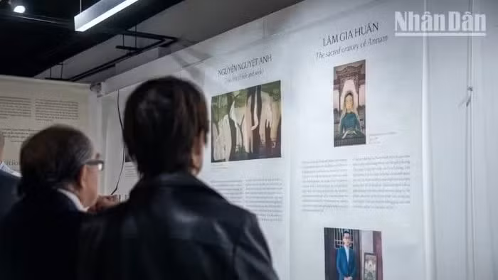 L’exposition a suscité un vif intérêt auprès de la communauté vietnamienne et des amateurs d’art en France. Photo : Minh Duy.