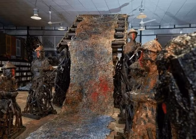 Une œuvre de l'artiste Le Huu Hieu est exposée au palais Ca' Giustinian Faccanon à Venise, en Italie. Photo : Vietnam+