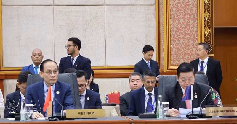 Le ministre des Affaires étrangères Le Hoai Trung à la 25e réunion des ministres des Affaires étrangères entre l’ASEAN et l’Union européenne. Photo : VNA. 