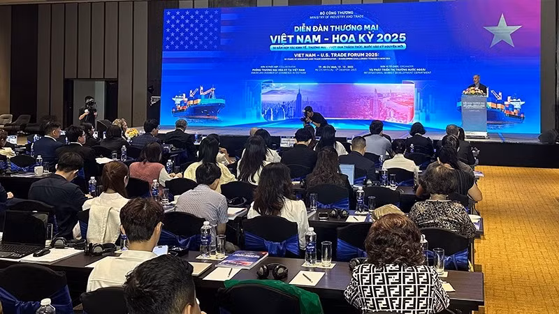 lors du Forum commercial Vietnam-États-Unis 2025. Photo: NDEL