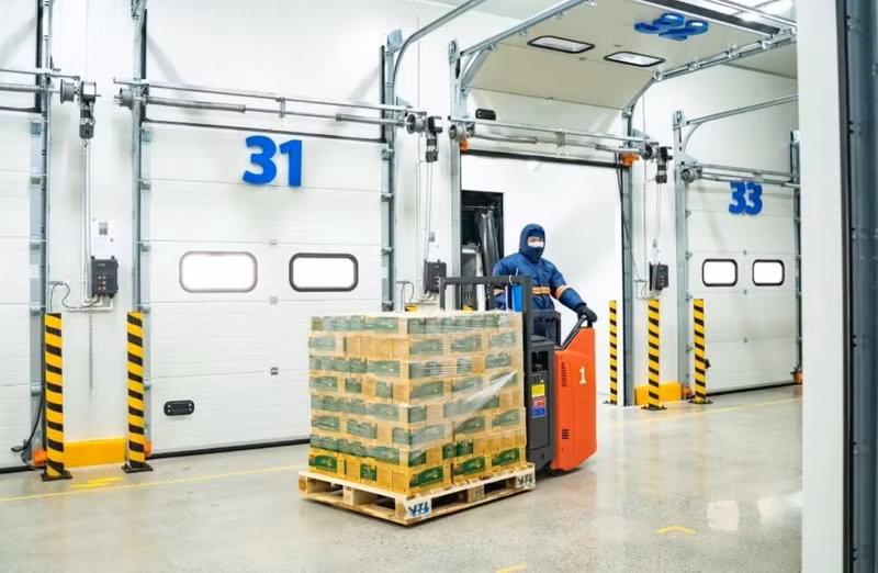 Chariot élévateur électrique utilisé dans l'entrepôt frigorifique d'ITL Logistics à Da Nang. (Photo fournie par l'entreprise)