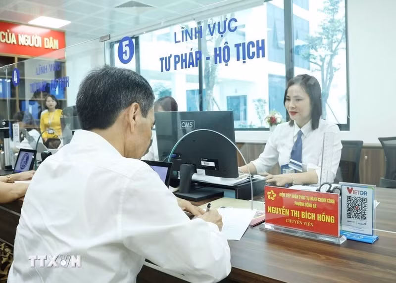 Centre de services administratifs publics du quartier de Dong Da, au 71, rue Ton Duc Thang. Photo : VNA