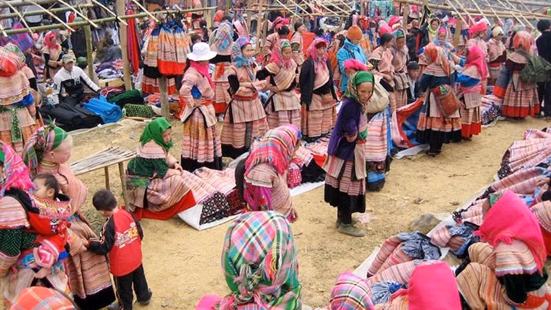 Jour de marché de Cao Son, commune de Cao Son (Lao Cai). Photo: TTĐT Lao Cai