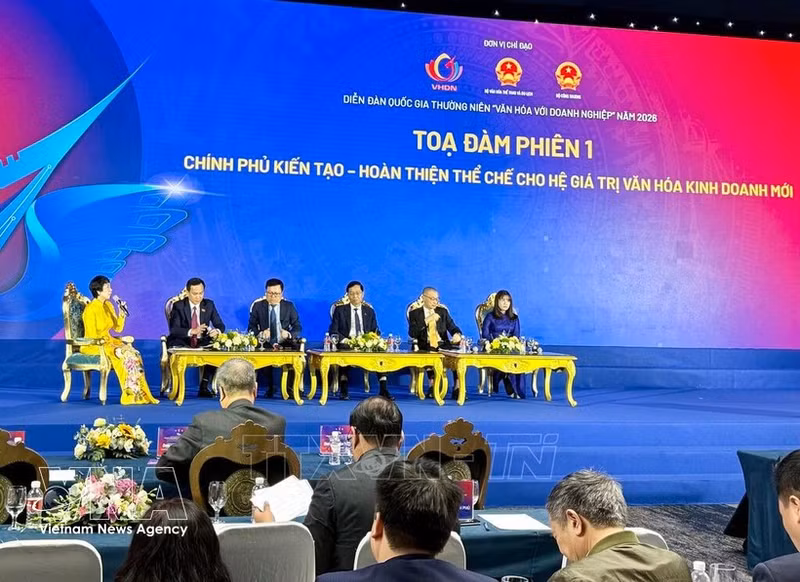 Intervenants partageant lors du Forum national « Culture et Entreprise » 2026, Photo : VNA.