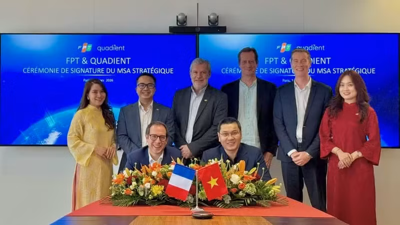 La cérémonie de signature de l'accord-cadre de services entre FPT et Quadient a eu lieu à Paris, en France. Photo: NDEL
