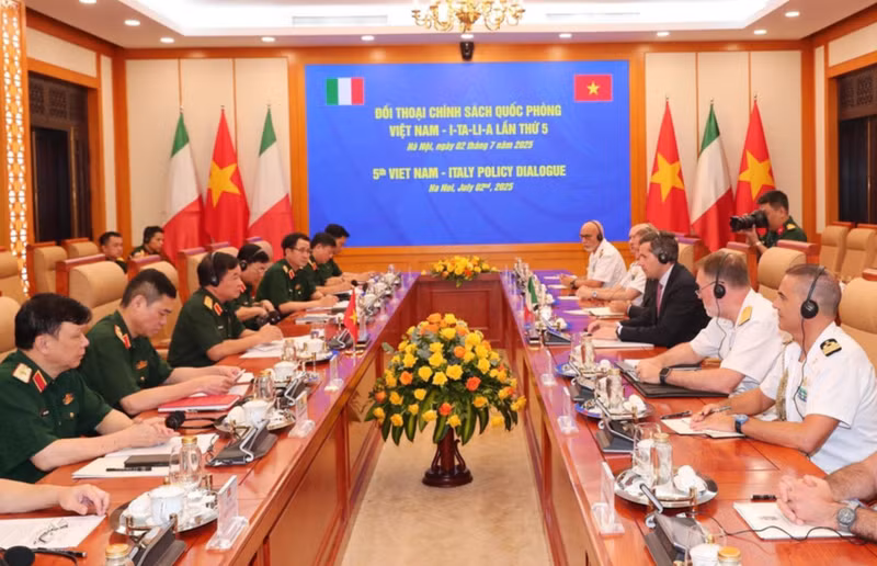 Panorama du 5ᵉ Dialogue sur la politique de défense entre le Vietnam et l'Italie. Photo : VNA.