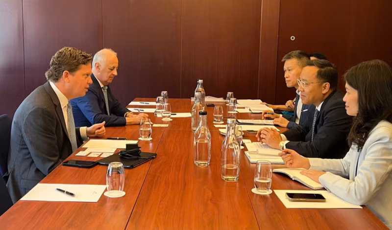 Le vice-ministre Nguyen Hoang Long travaille avec Excelerate Energy Group (États-Unis). Photo : congthuong.
